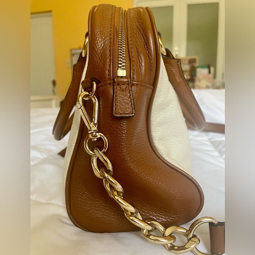 Michael Kors Bags with Shoulder Strap. - Picture 3 of 10